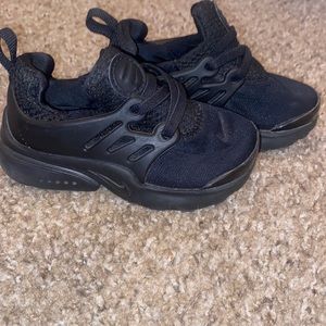 Black Nike air Prestos for toddlers